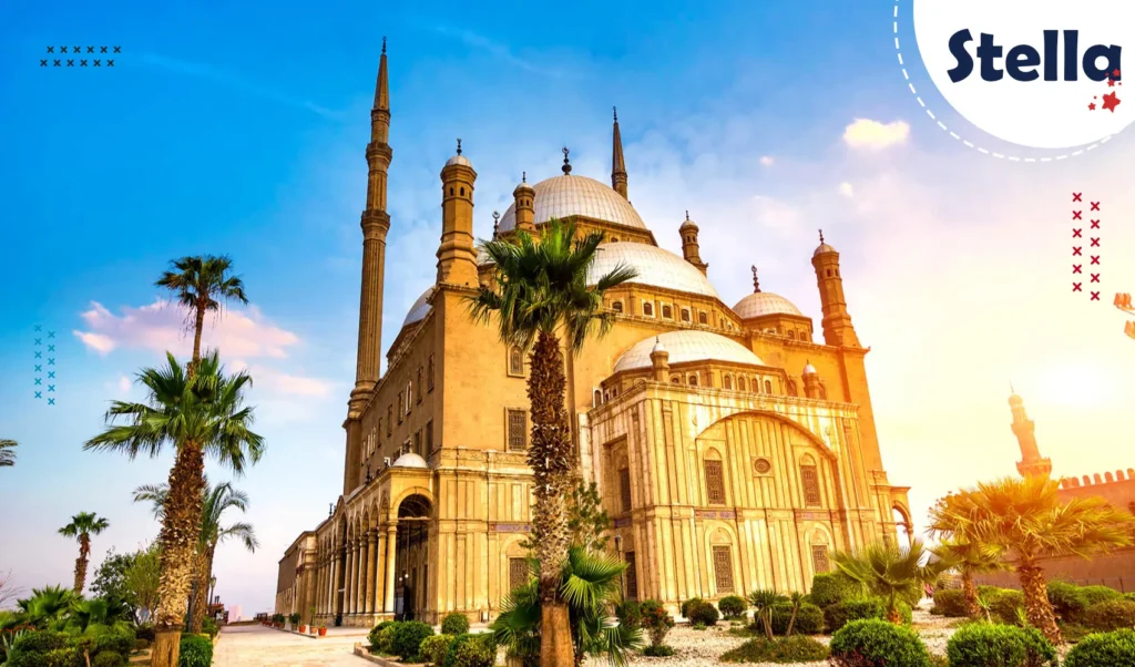 Erleben Sie die Pyramiden und die Sphinx hautnah bei einer Hurghada Kairo Pyramiden Tagestour.